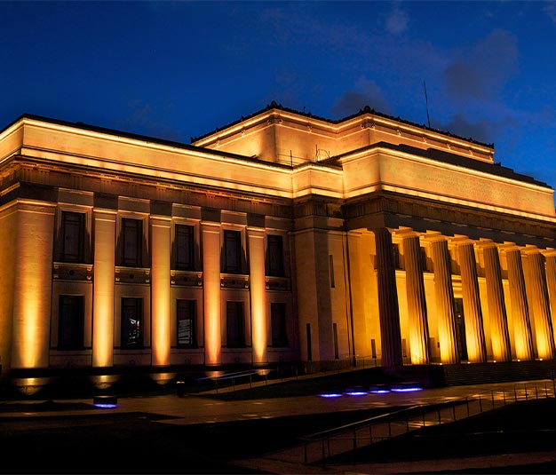 Auckland Museum at night
